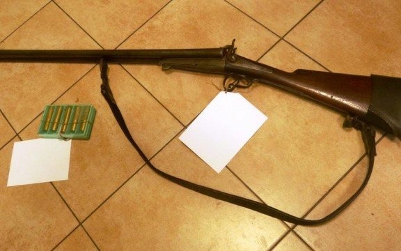 Miał strzelbę i amunicję bez zezwolenia