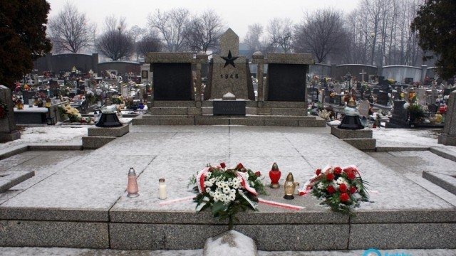 231 żołnierzy przypłaciło życiem wyzwolenie Oświęcimia i Auschwitz – FOTO