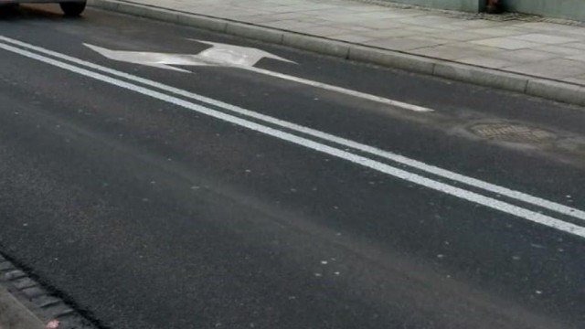 Weszła na jezdnię wprost przed samochód