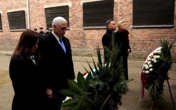 Mike Pence i Andrzej Duda w Miejscu Pamięci – FOTO