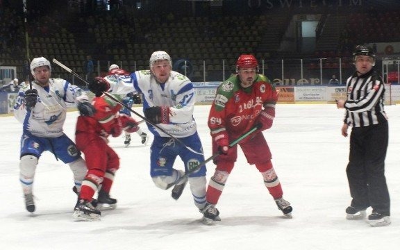 Unia rozgromiona w pierwszym meczu ćwierćfinału