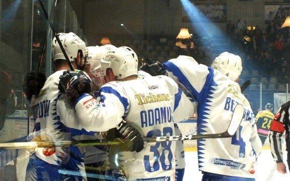 Unia blisko sprawienia sensacji. Wygrała w Katowicach – FILM, FOTO