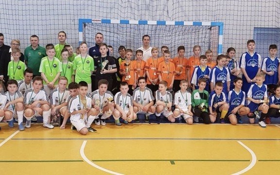 Młodzicy z SP Brzeszcze zdobyli Puchar Burmistrza