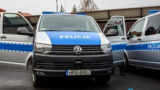 Nie mogła wstać po upadku. Pomogli policjanci