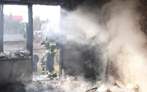 Płonął dom. Mieszkaniec ewakuowany – FOTO