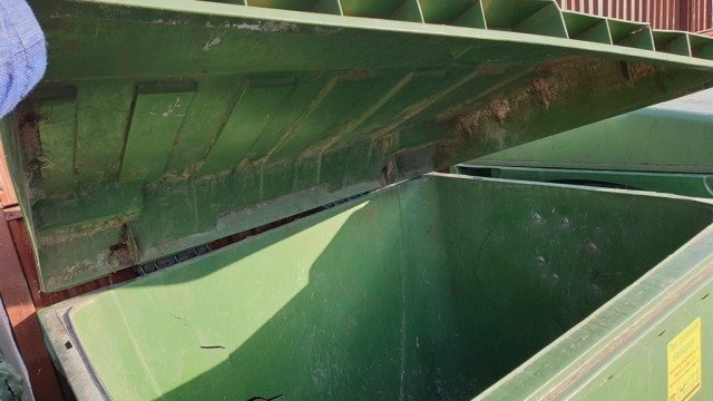 Pojemniki na śmieci. Nie wszyscy uniosą wieko – FOTO