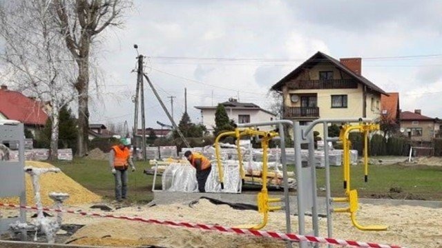 Rozpoczęła się budowa siłowni pod chmurką – FOTO