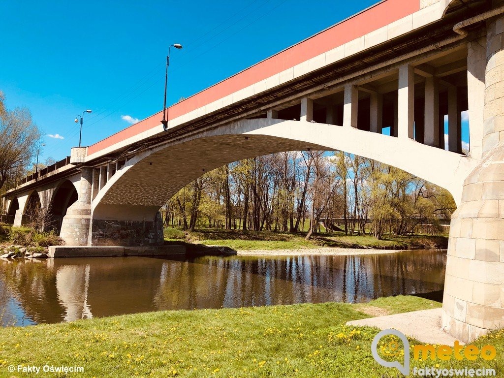 Przelotnie popada deszcz