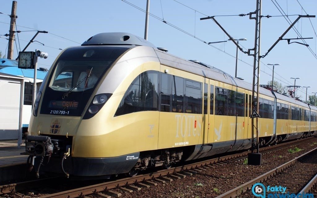 Pierwszy pociąg weekendowy przewiózł 72 osoby – FILM, FOTO