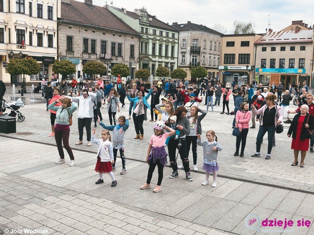 Uczyli się tańczyć na rynku – FILM