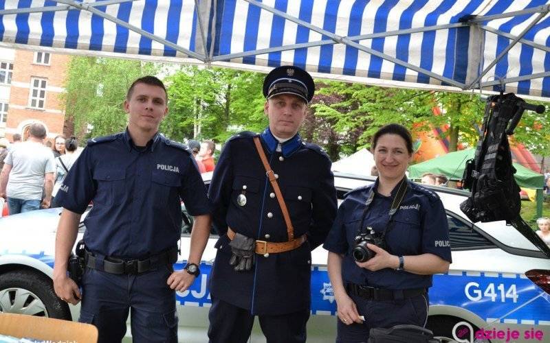 Policjanci przenieśli się w czasie – FOTO