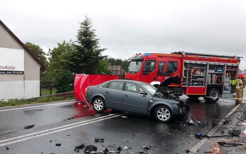 Zderzenie na krajówce. Jedna osoba nie żyje – FILM, FOTO – AKTUALIZACJA