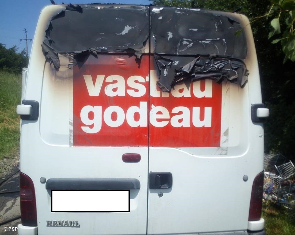 W Grojcu płonął samochód – FOTO