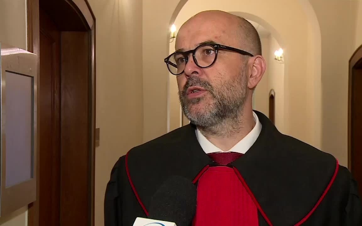 Spór na sali sądowej o uszkodzone dowody ze sprawy wypadku B. Szydło – FILM