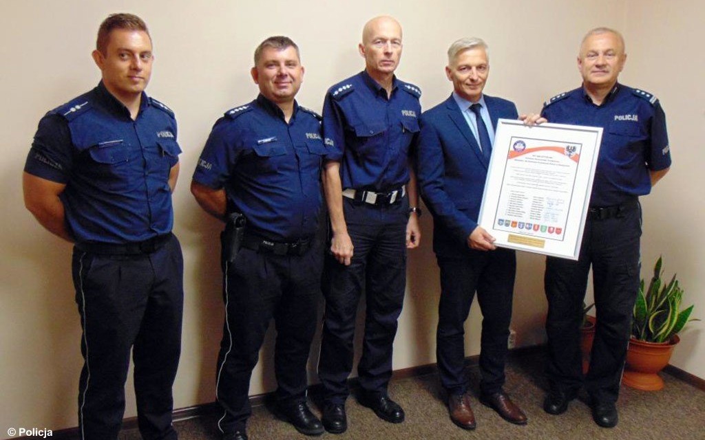 Sztandar oświęcimskiej policji coraz bliżej