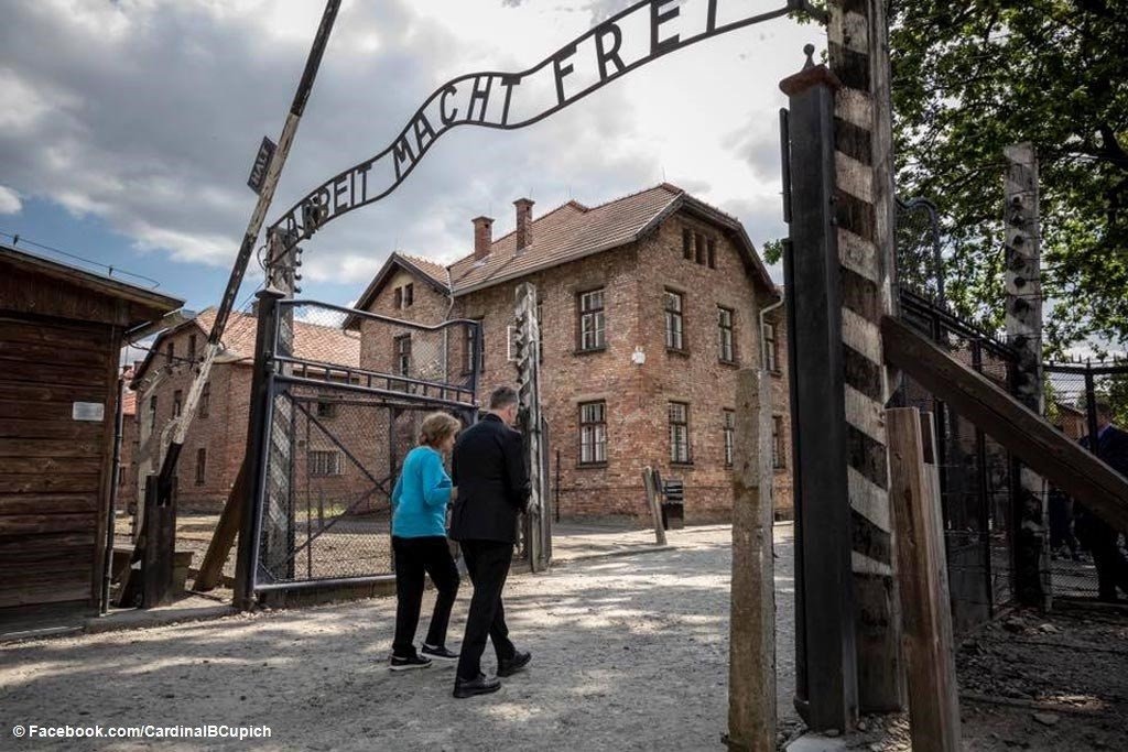 Katolicki kardynał i Żydówka w Miejscu Pamięci Auschwitz