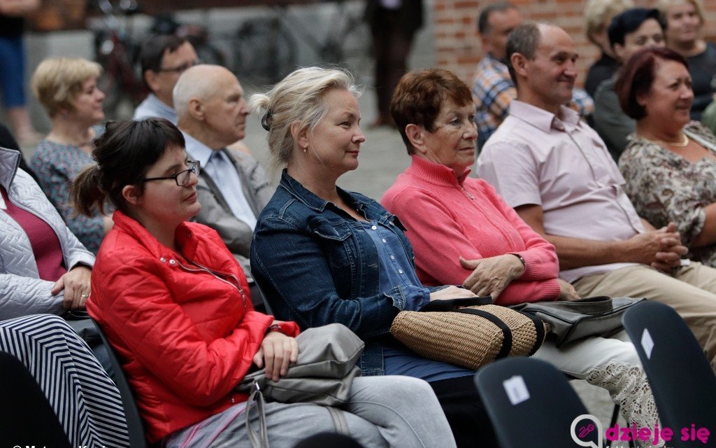 Akustyczna Chwała na Letniej Scenie Muzycznej