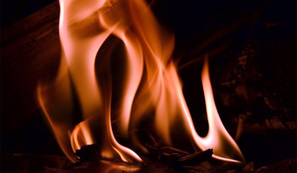 Podpalili gazety na klatce schodowej