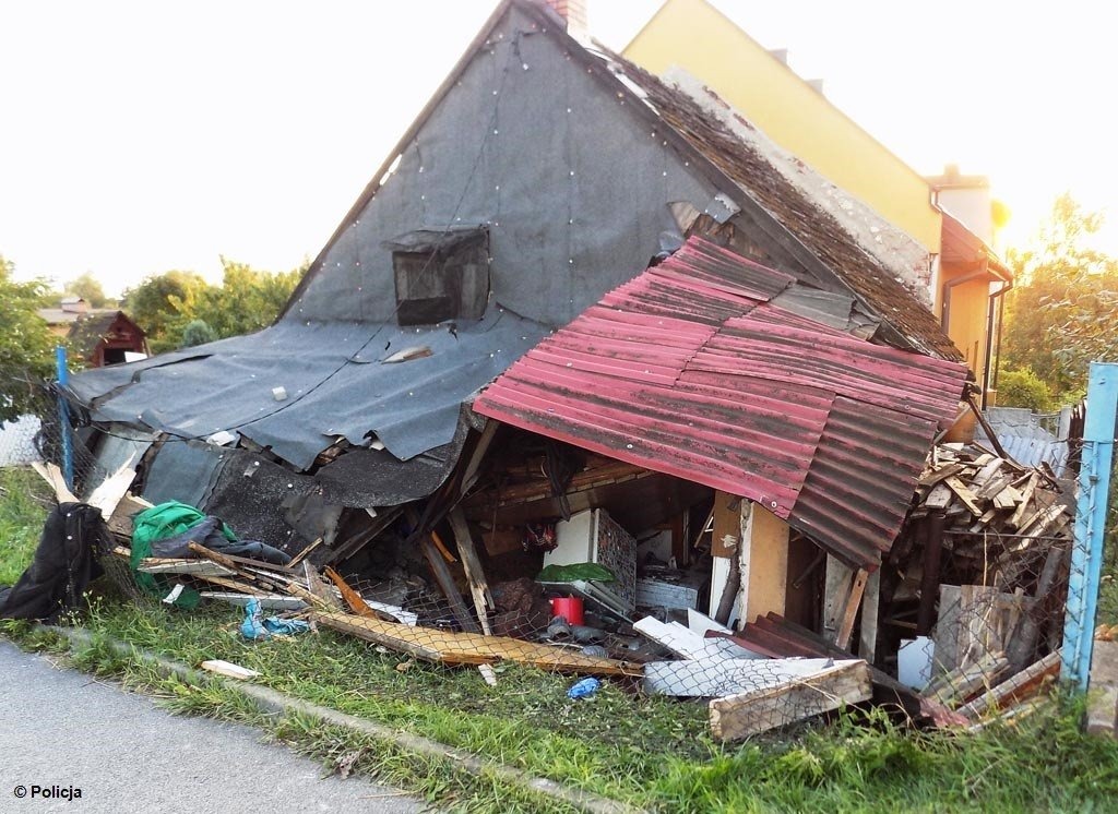 Policjanci pierwsi dotarli do rannych w zawalonym budynku