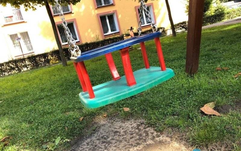 Buteleczka alkoholu, wnuk pod opieką i policjant po służbie