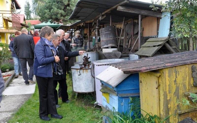 Goście z Polski odwiedzili grojecką pasiekę Malwa – FOTO