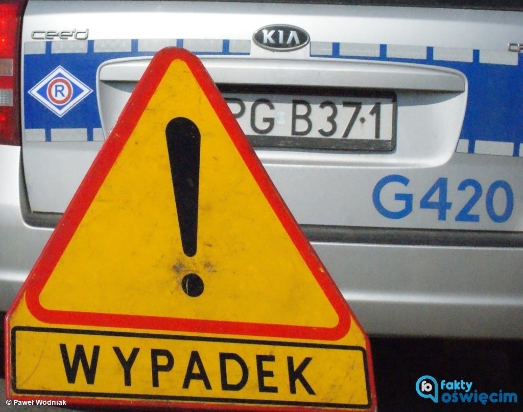 Ośmiolatka uderzyła w bok samochodu