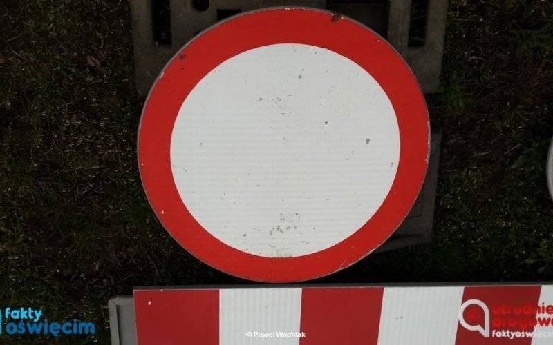 Zamknięty most na Sole w Łękach