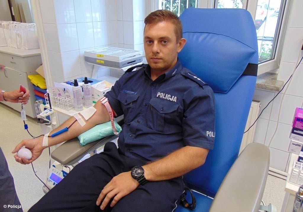Szef dzielnicowych zasłużonym dawcą krwi – FOTO