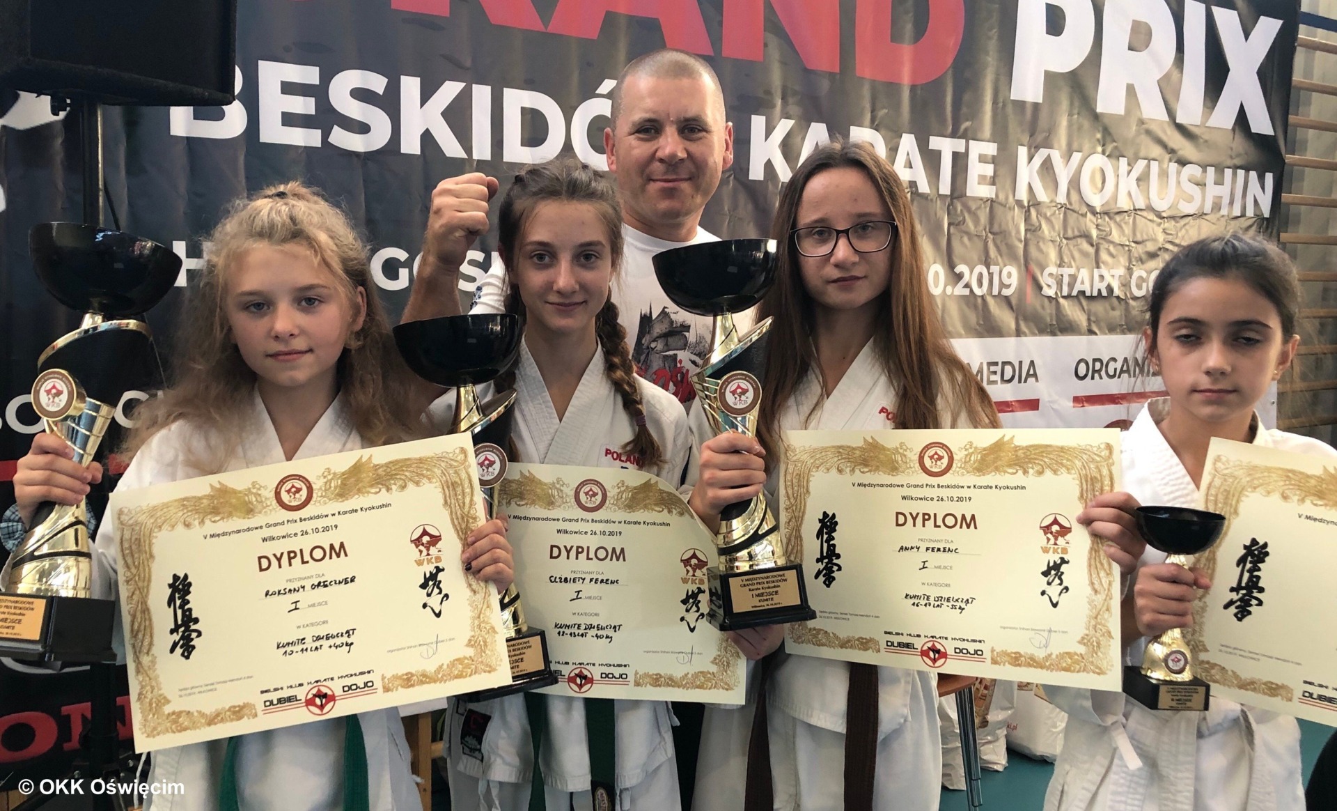 Cztery medale dla młodych zawodniczek