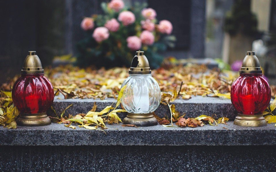 Bezpieczny Dzień Wszystkich Świętych i Dzień Zaduszny