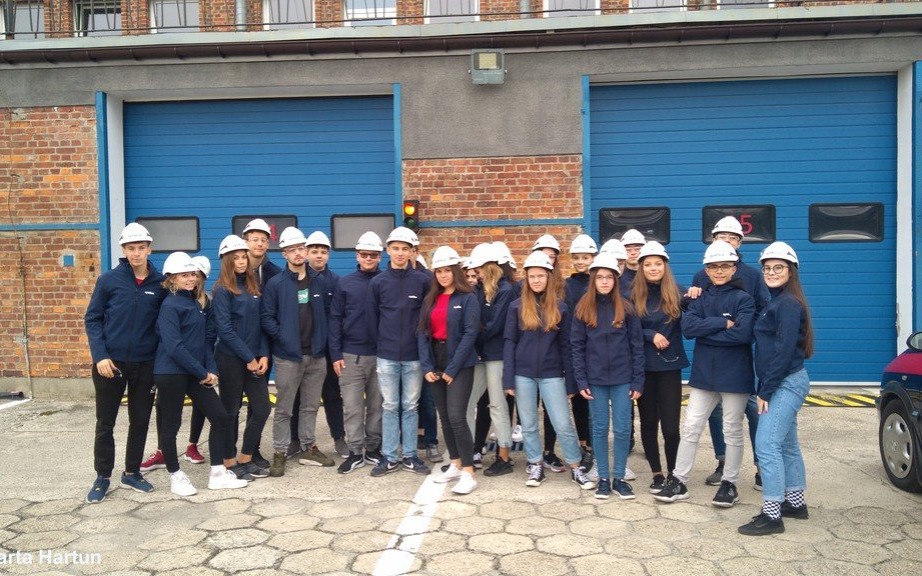 Uczniowie Dwójki z wizytą w Synthosie