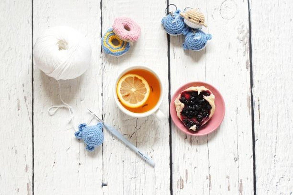 Robótki ręczne – dziergane dodatki i zabawki dla Twojego dziecka