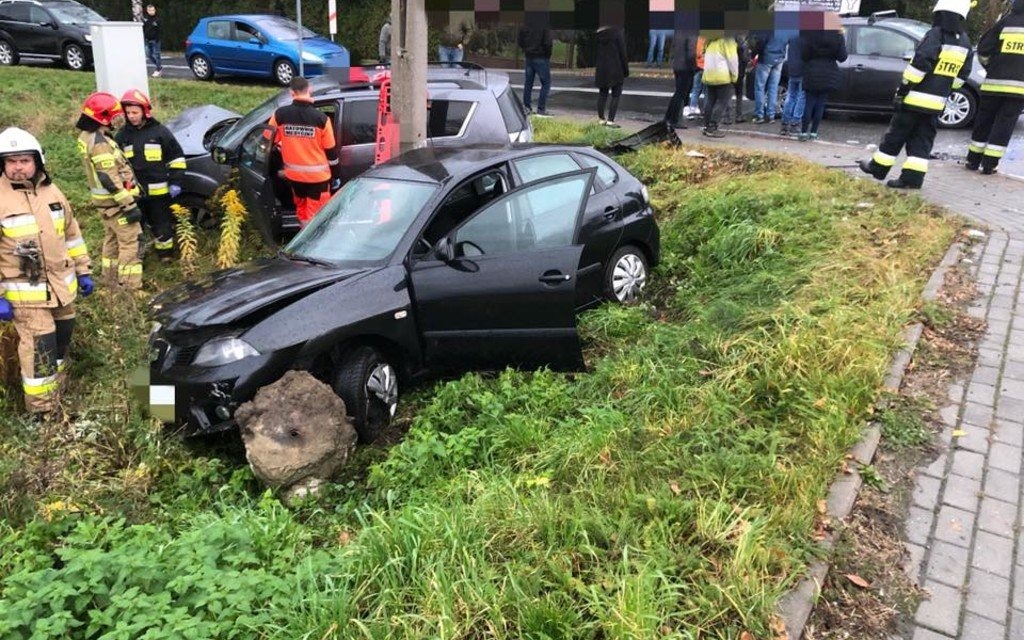 Potrącenie pieszego i zderzenie trzech pojazdów – FOTO