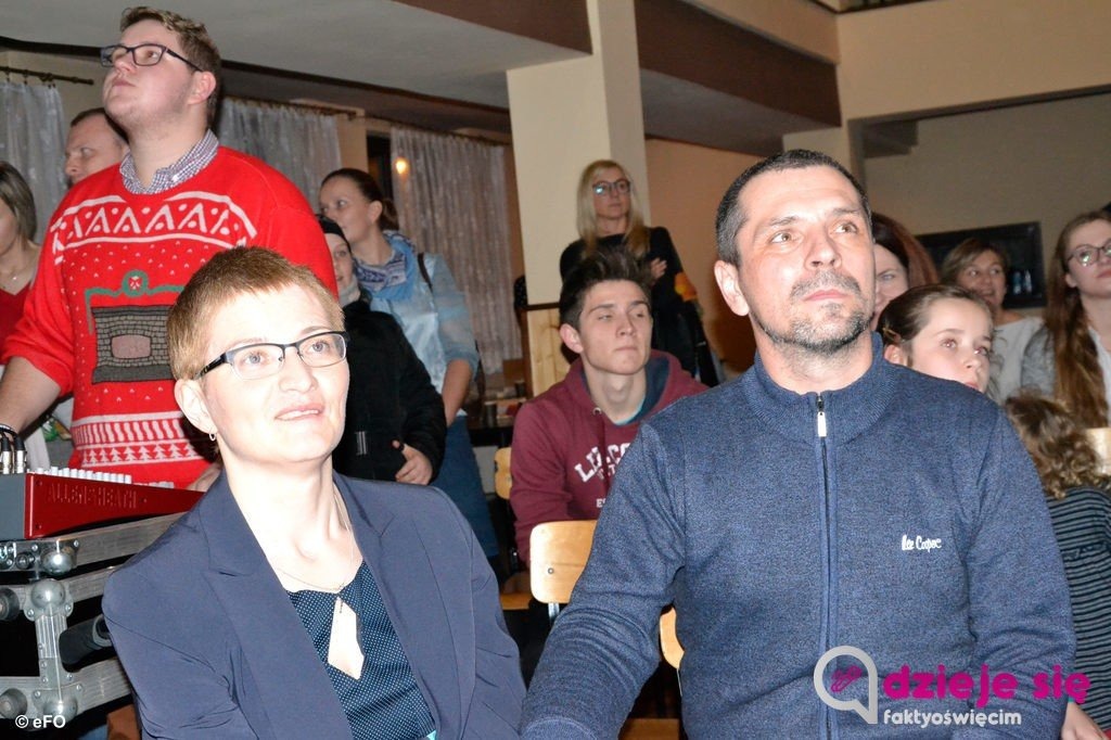 Kiermasz świąteczny dla Basi Warzechy