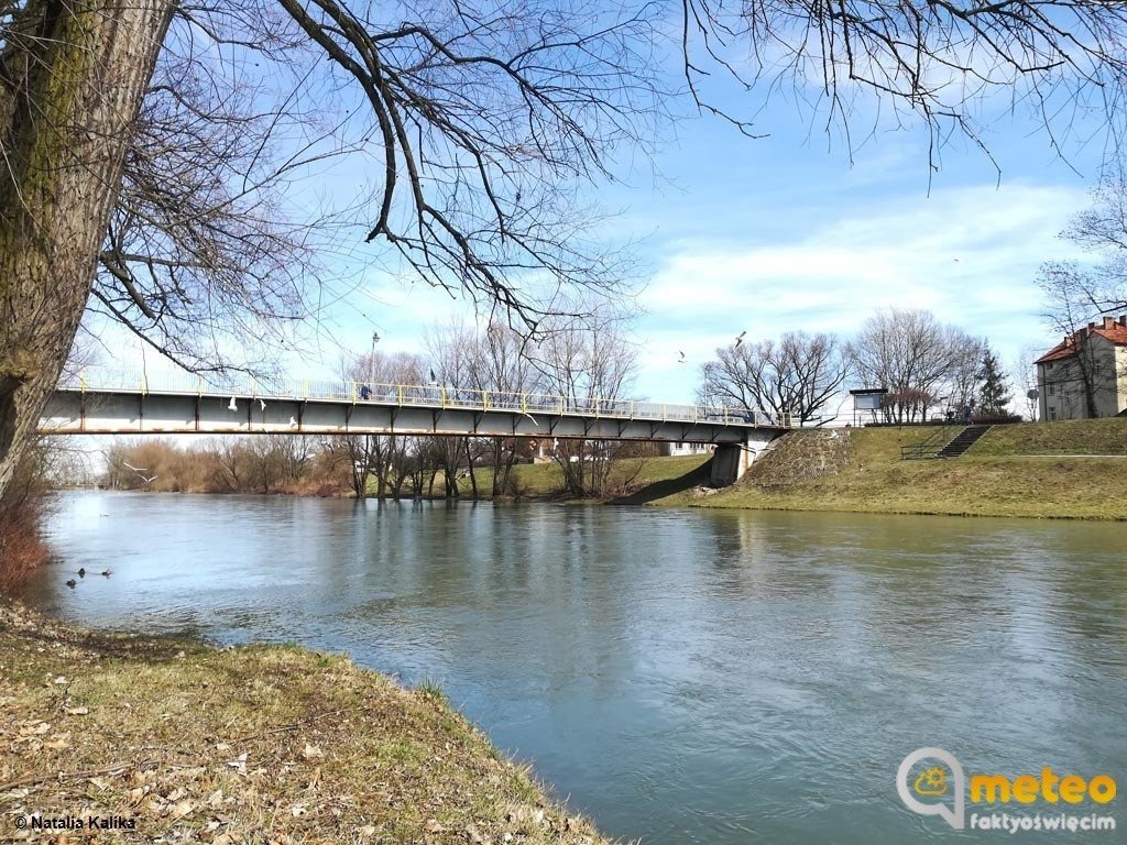 Deszcz, deszcz ze śniegiem i silny wiatr