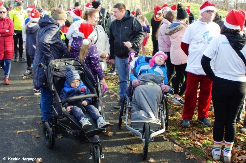 Pobiegli, by zebrać pieniądze na wózek dla Emilki – FOTO