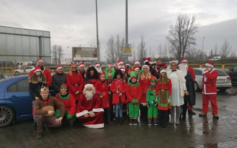 Moto-Mikołaje z paczkami na czterech kołach – FOTO