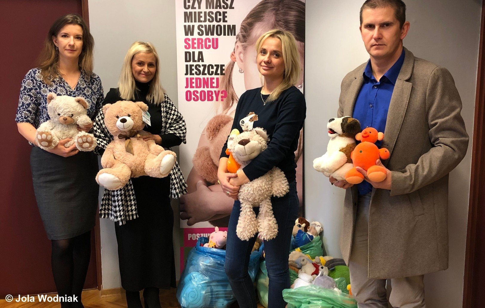 Gdzie trafiły pluszaki z akcji Teddy Bear Toss? – FILM, FOTO