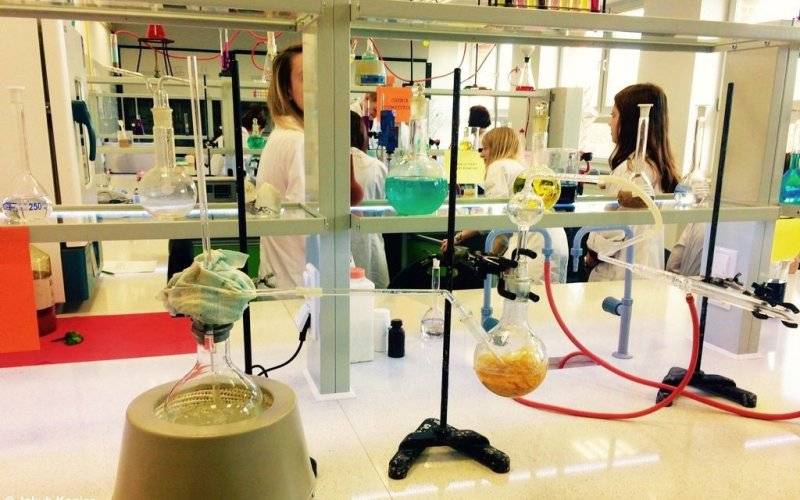 Powalcz o  tytuł młodego chemika