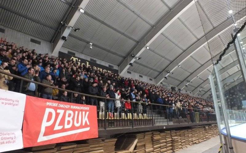 Były pełne trybuny. Były emocje do samego końca. Jest zwycięstwo Re-Plastu Unii – FOTO