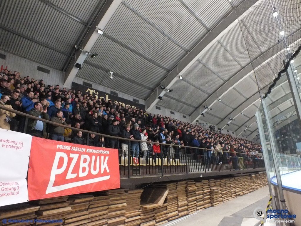 Były pełne trybuny. Były emocje do samego końca. Jest zwycięstwo Re-Plastu Unii – FOTO