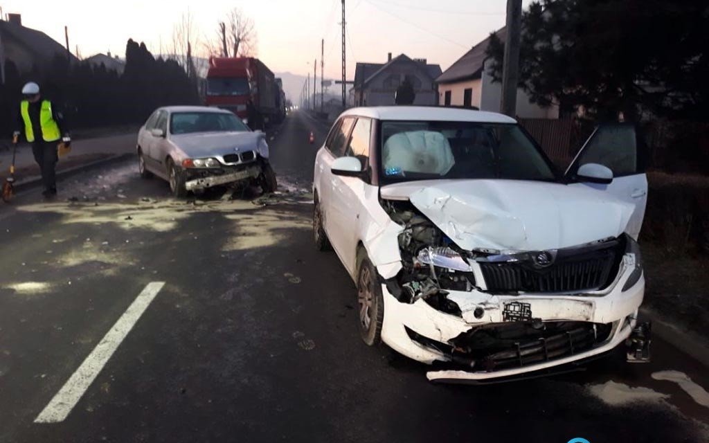 Trzy rozbite samochody – FOTO