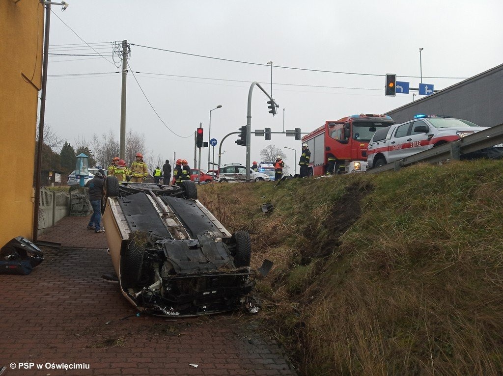 Zderzenie trzech samochodów. Utrudnienia w Chełmku