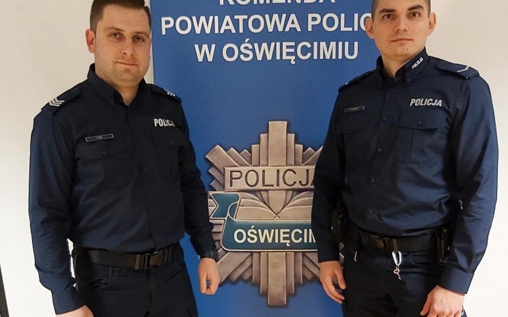 Paliły się kartony i kable. Policjanci ewakuowali 37-latka