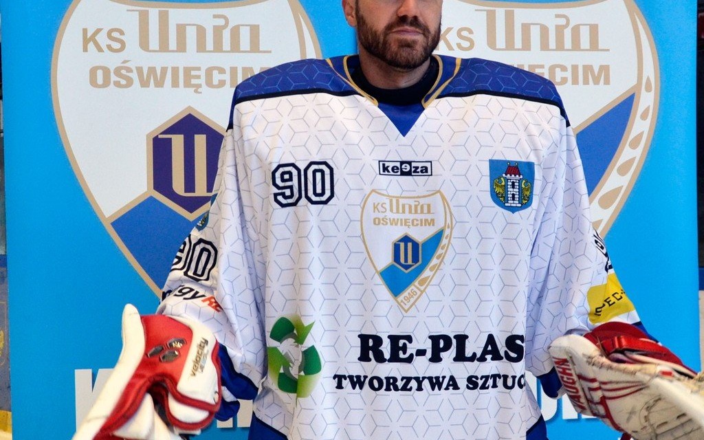 Clarke Saunders zostaje z biało-niebieskimi