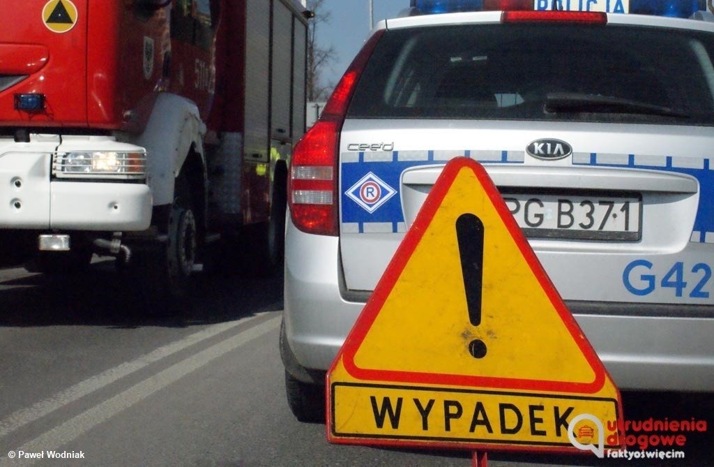 Reanimacja motocyklisty po wypadku w Łękach