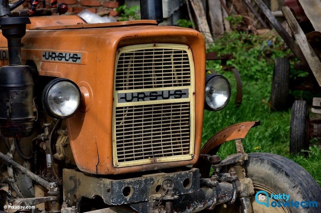 Traktorzysta popełnił wykroczenie, policjanci ujawnili przestępstwo