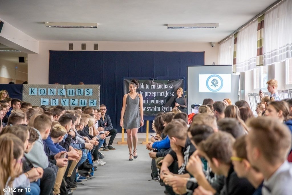 Wspaniały pokaz mody i fryzur – FOTO