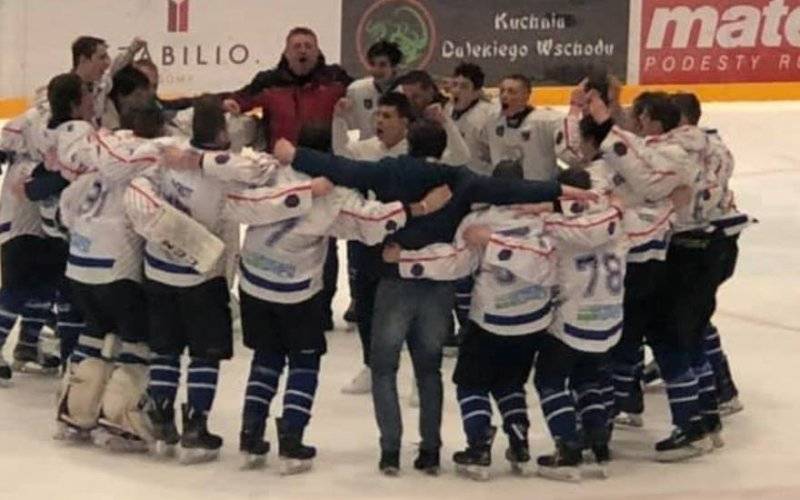 Juniorzy młodsi UKH Unia zdobyli brąz