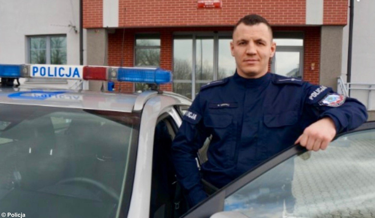 Uratował kobietę. Chciała skoczyć z mostu